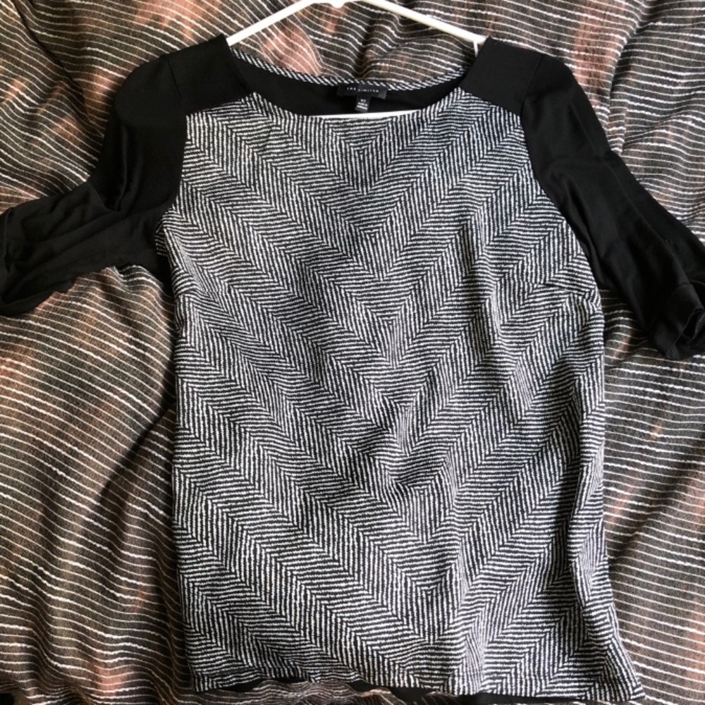 Detailed The Limited Top (Black and White)